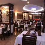 Отель Opia