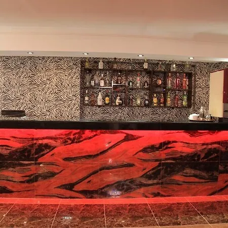 Opia فندق