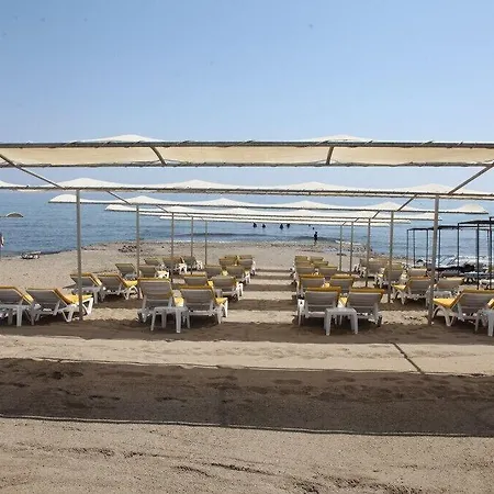 Hotel Opia *